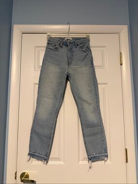Abercrombie & Fitch Light Blue High-Rise Cropped Jeans with Frayed Hem